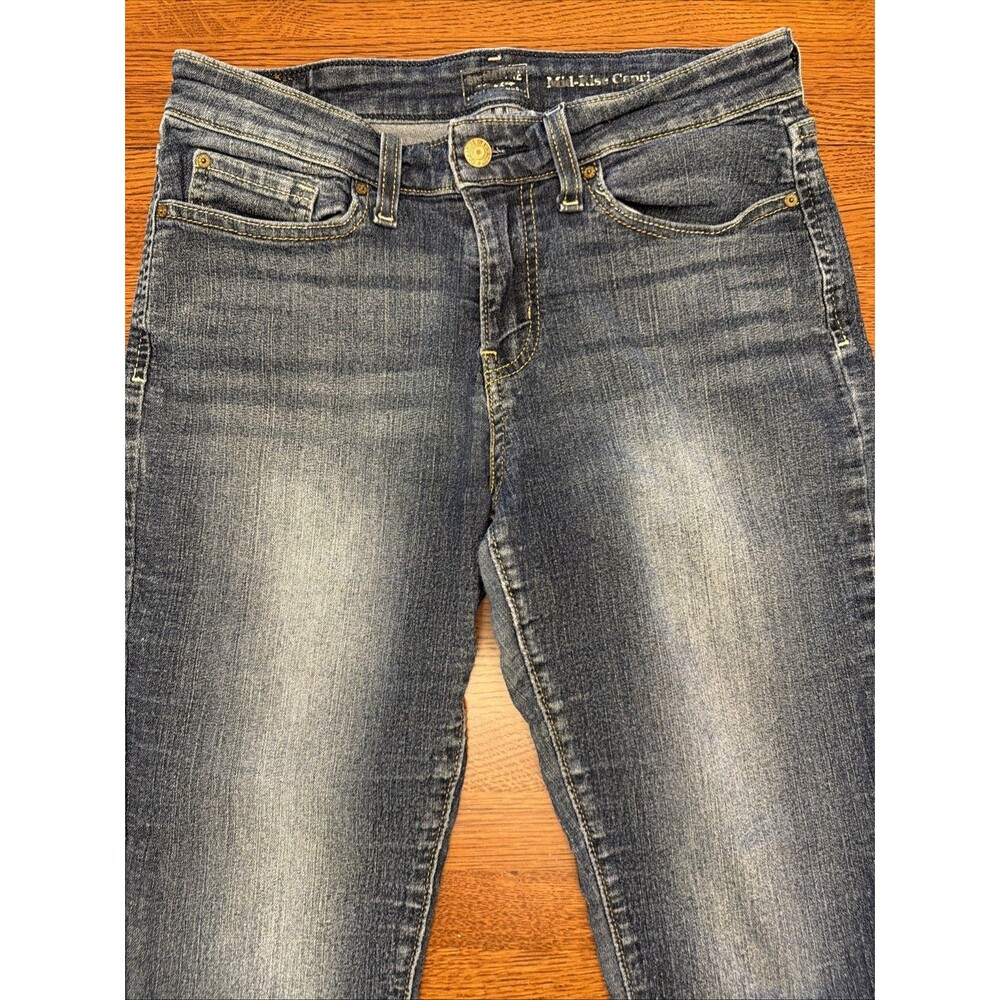 Levi Strauss Signature Women's Mid Rise Capri Size 8 Medium Wash Denim Jeans - Picture 4 of 11